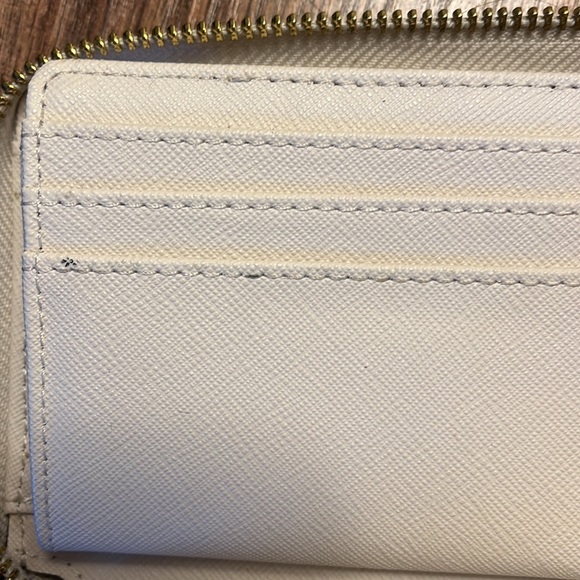 Michael Kors beige wallet with wristband - Picture 4 of 6
